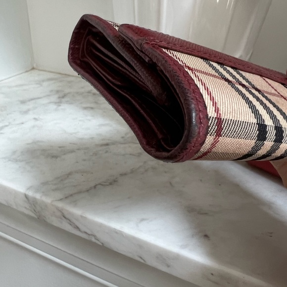 SOLD! Authentic Vintage Burberry Trifold Wallet - Picture 12 of 12